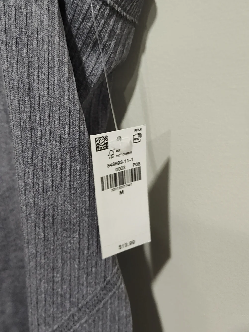 Old Navy Women's Fluid Seamless Fitted Tank Top, Go-Dry, Gray, Size Medium NWT - Picture 4 of 10